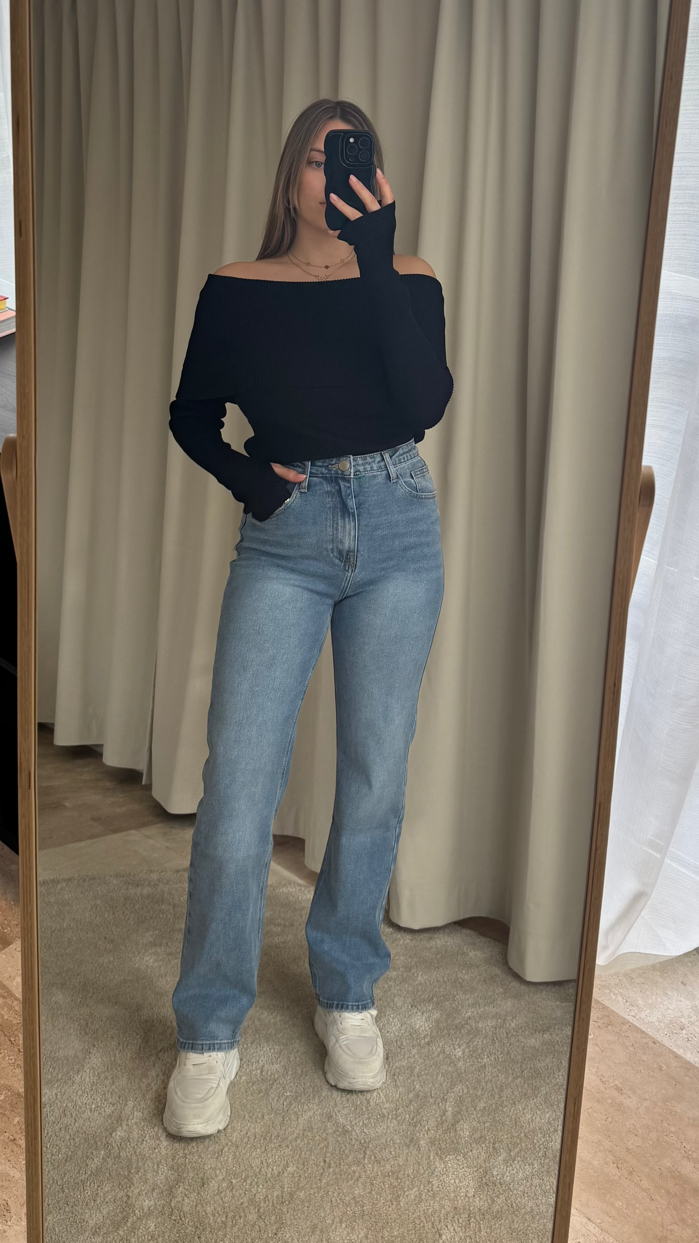 Kate off-shoulder trui