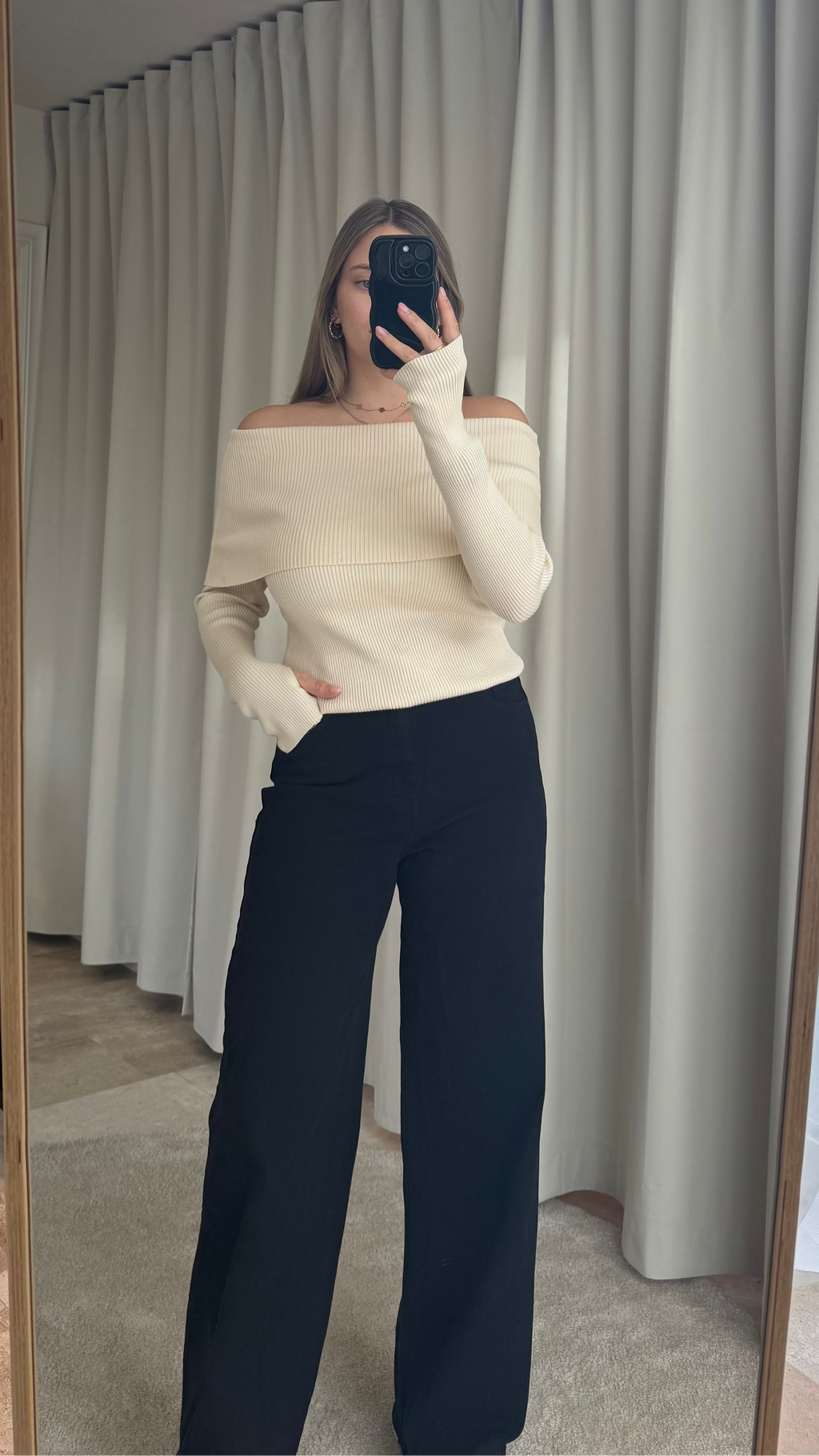 Kate off-shoulder trui