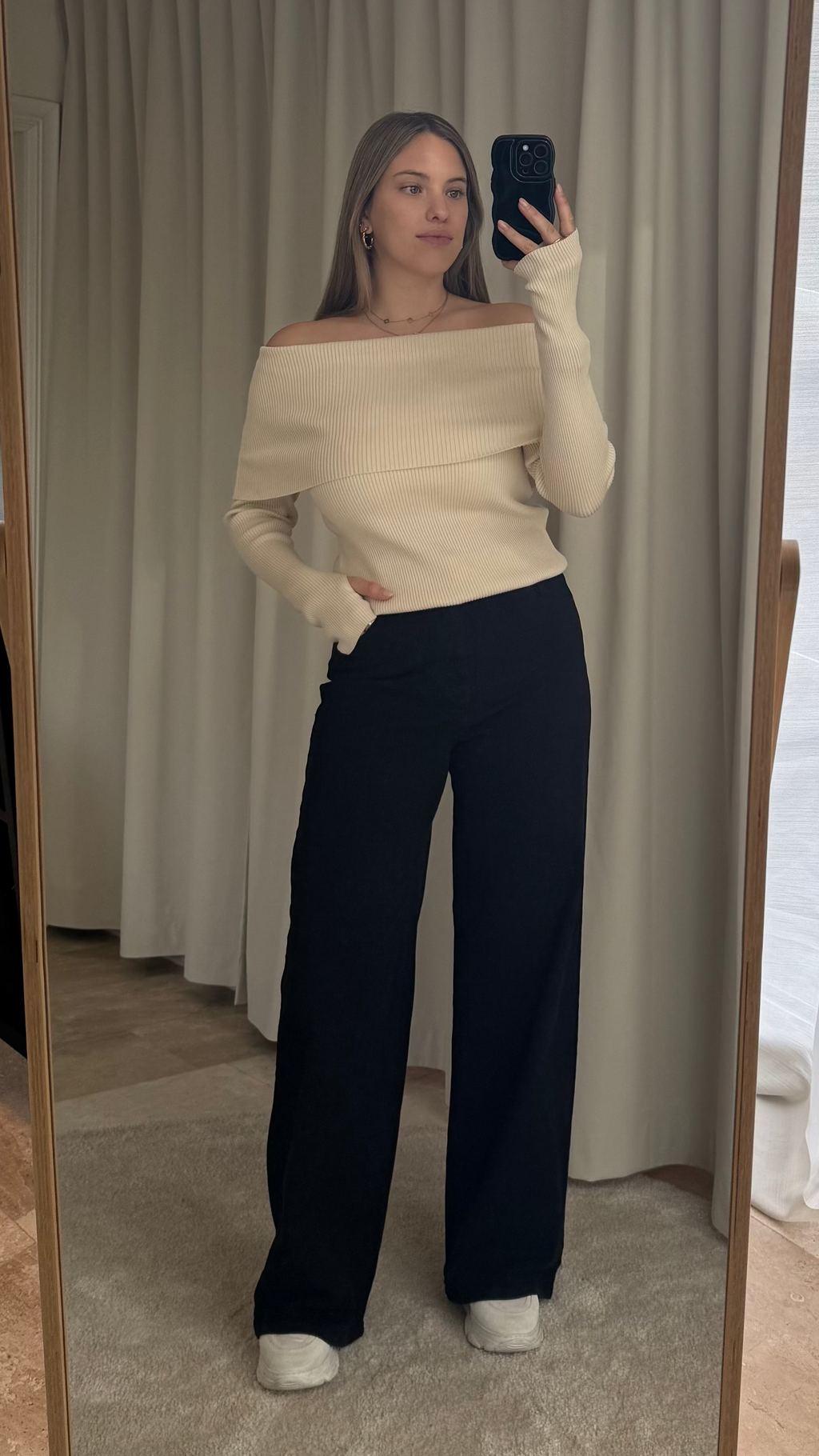 Kate off-shoulder trui