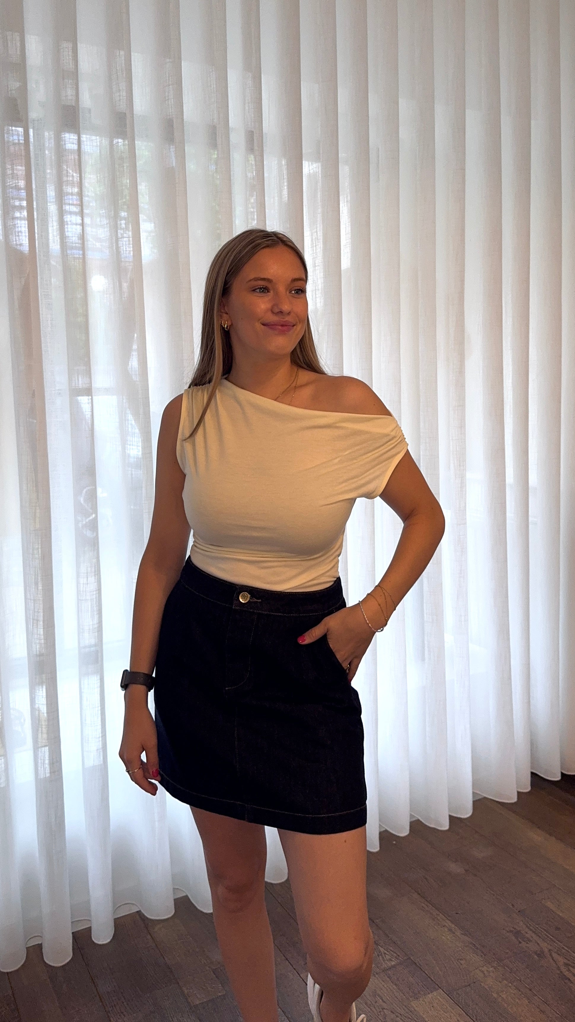 Off-shoulder top Nova